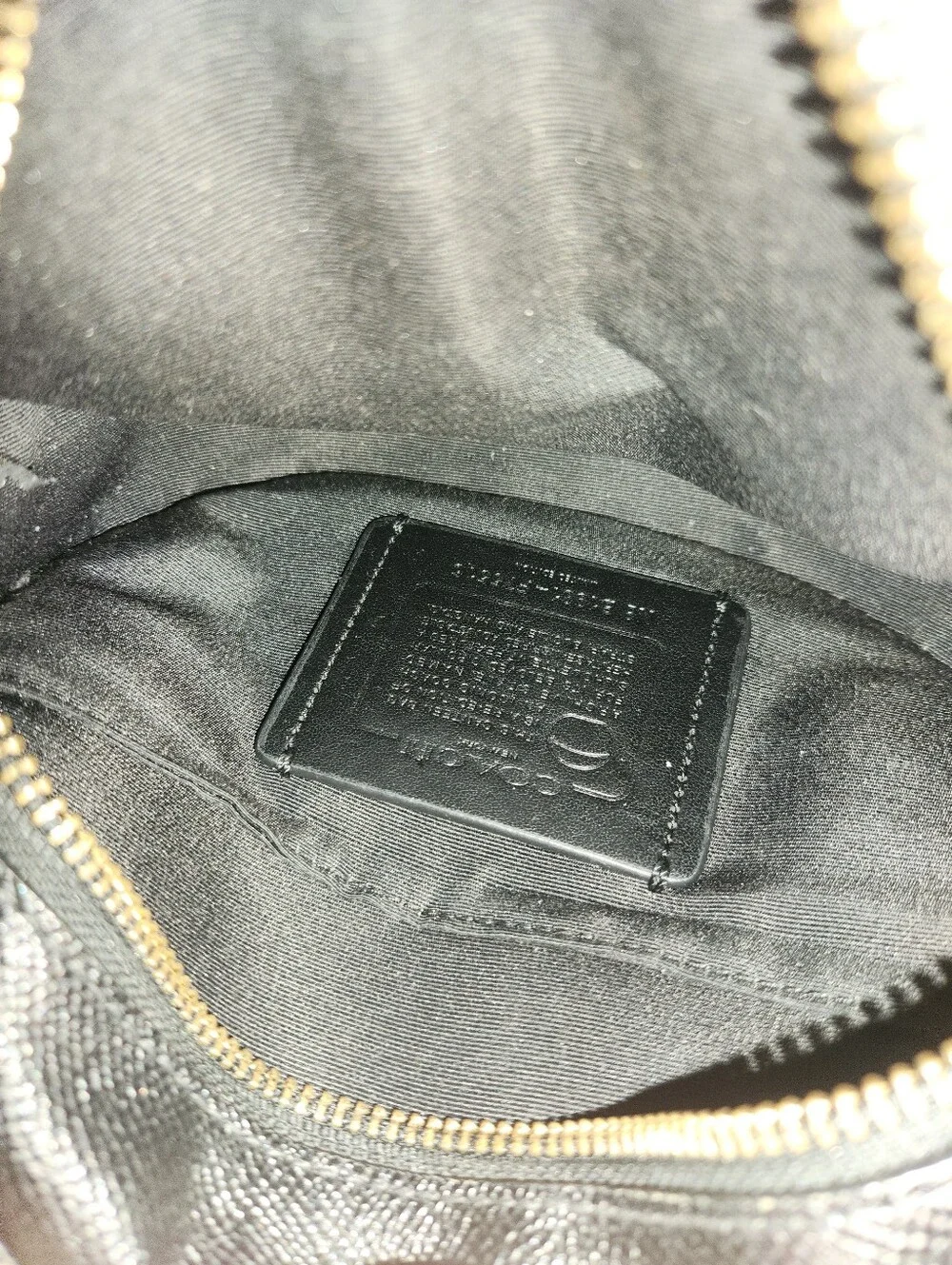 Coach compact round
